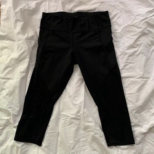 Athleta Black Cropped Leggings size Large - zipper pocket